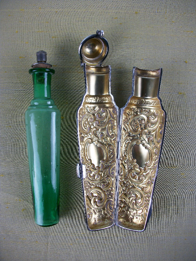 VICTORIAN SILVER SCENT BOTTLE